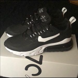 Nike Air Max 270 React Size 5Y (Black and white)